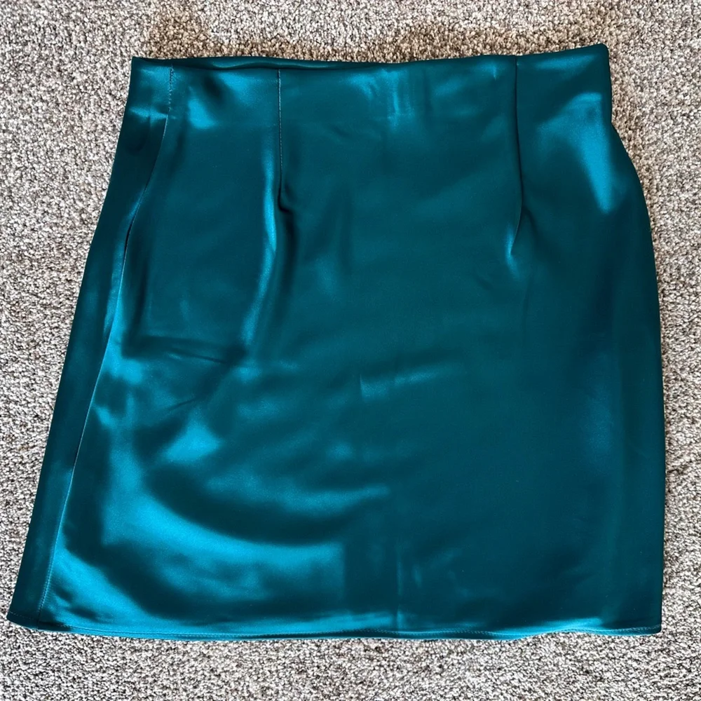 Elegant Emerald Green Satin Skirt - Picture 1 of 5